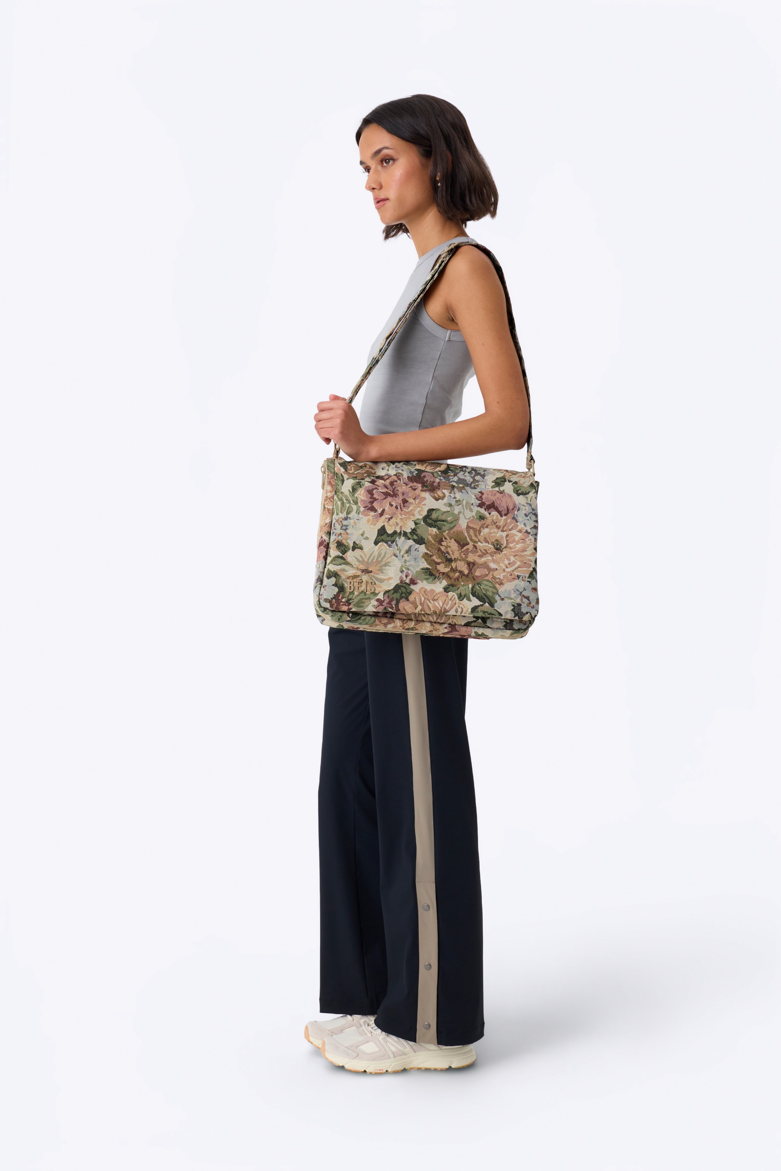 Resale The Expandable Messenger Tote in Vintage Floral